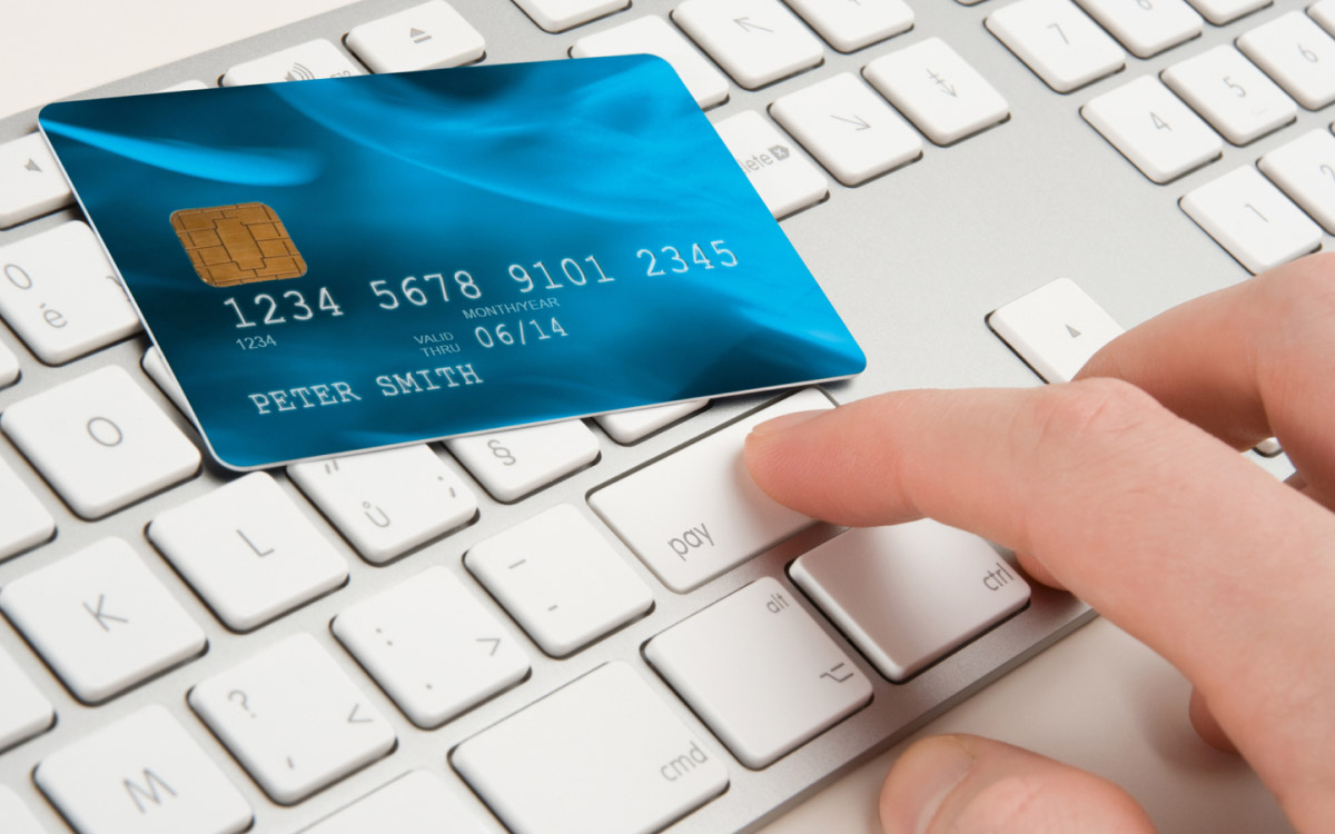 Regular Debit Card vs Prepaid Travel Card – What’s Better When Travelling Abroad