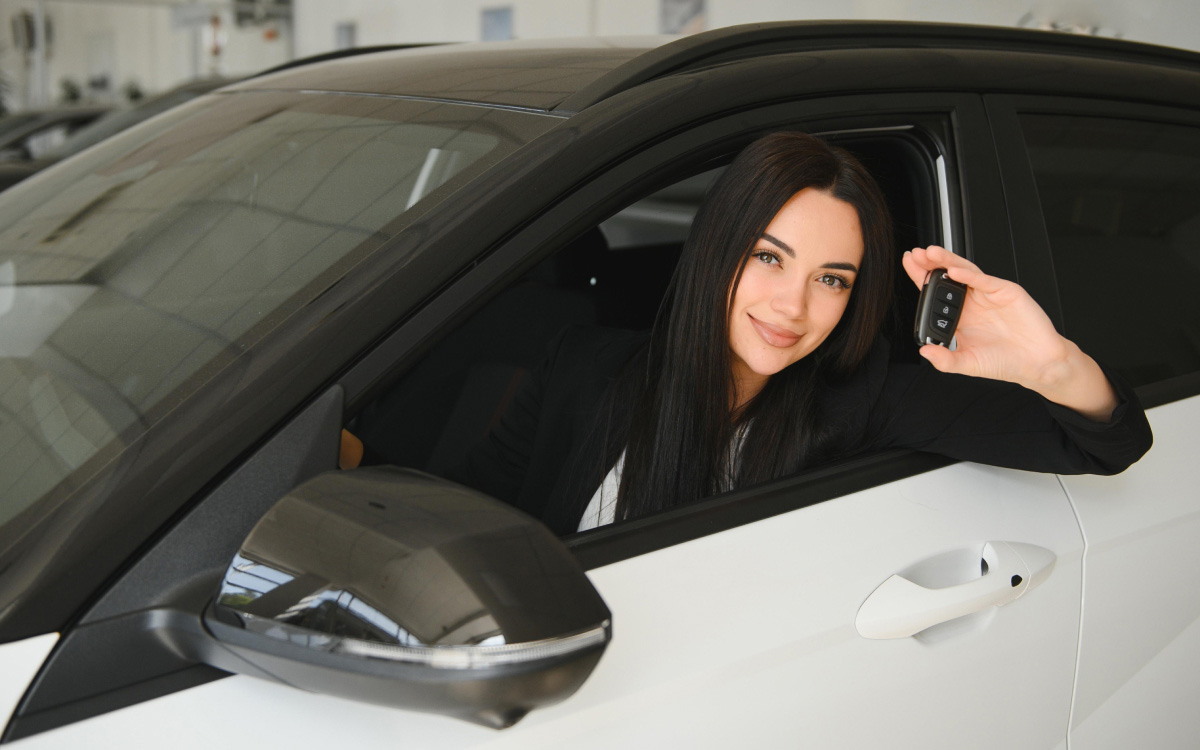 Tips for Hiring Luxury Cars for Special Events Without Overspending